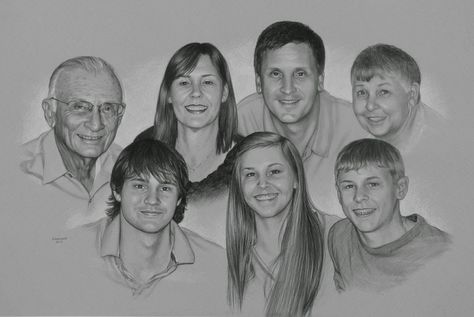 Draw Family Portrait, Sketch Family Portrait, Family Pencil Drawing, Family Drawing Sketch, Family Hallway, Family Portrait Drawing, Family Portrait Painting, Anime References, Group Portrait