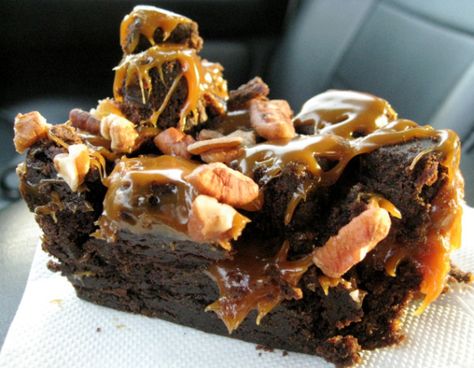 Caramel Pecan Brownies, Pecan Brownies, Chocolate Rocks, Cookie Snack, Caramel Pecan, Baking Sweets, Chocolate Brownies, Delicious Chocolate, Brownie Recipes