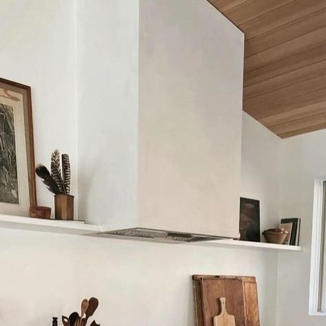 Earthaus Plaster® on Instagram: "| The lime plastered range hood is a subtle, elegant focal point in this cozy @forestbound kitchen🤍 The natural beauty of our Stone Finish brings an elemental organic touch that soothes the senses and adds timeless charm to the space. Talented plastercraft by @trowelincfinishing! ✨  | project notes  Plaster artisan @trowelincfinishing  Plaster @earthaus.plaster Stone Finish Designer @forestbound  Builder @structuredesignandbuild   #earthausplaster #earthaus #rangehood #plasterrangehood #kitchendesign #cozykitchen" Kitchen Hoods, Cozy Kitchen, The Senses, Range Hoods, Kitchen Redo, Range Hood, Home Reno, The Space, Kitchen Inspirations