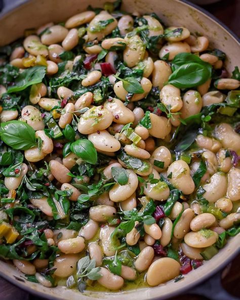 White Bean Salad Recipes, Diet Salad Recipes, Mediterranean Diet Recipes Dinners, Salad Diet, Mediterranean Diet Meal Plan, Rainbow Chard, White Bean Salad, Easy Mediterranean Diet Recipes, Bean Salad Recipes