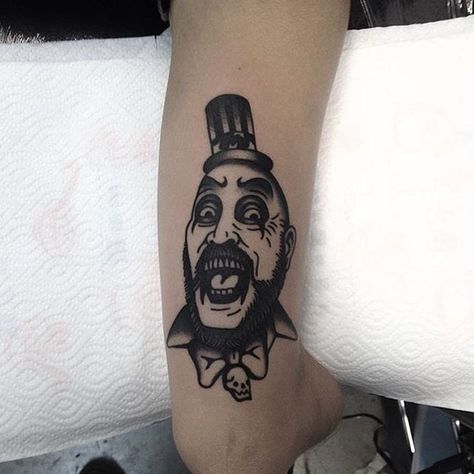 Horror Tattoo Ideas, Sid Haig, Medium Tattoos, Captain Spaulding, Tattoo Artist Tattoo, Movie Tattoos, Scary Tattoos, Artist Tattoo, Inspiration Tattoo