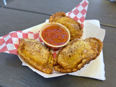 Which Fair foods are worth your time and money? For the sixth year, Lori Fredrich is bringing you a full report on over a dozen new foods at the Wisconsin State Fair. Fair Fries, Texas State Fair Food, Concession Stand Food, Wisconsin Food, Wisconsin State Fair, Fair Foods, State Fair Food, Texas State Fair, Carnival Food