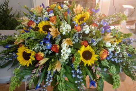 Casket Spray With Sunflowers, Sunflower Casket Spray, Wildflower Casket Spray, Casket Floral Arrangements, Casket Sprays For Men, Headstone Flowers, Florist Ideas, Mom Flowers, Casket Spray