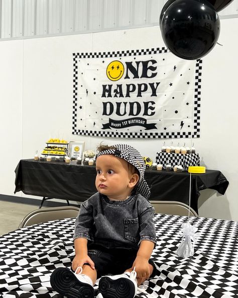 Boys First Birthday Party Ideas Summer, One Year Birthday Theme Boy, One Happy Boy First Birthday, Boy First Birthday Photoshoot, Baby Boy 1st Birthday Themes, 1st Bday Themes For Boys, Boy 1st Birthday Themes, Baby Boy 1st Birthday Ideas, Boy First Birthday Party Ideas