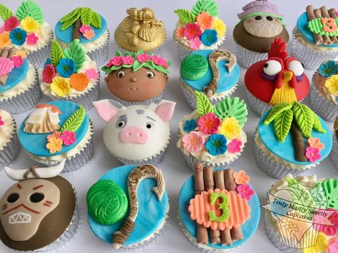 Moana themed cupcakes for my Grandson Hadley . He's obsessed with everything Moana right now Moana Birthday Party Cake, Moana Cupcake, Moana Birthday Cake, Moana Birthday Party Theme, Moana Theme Birthday, Festa Moana Baby, Birthday Cupcakes Decoration, Moana Cake, Moana Theme