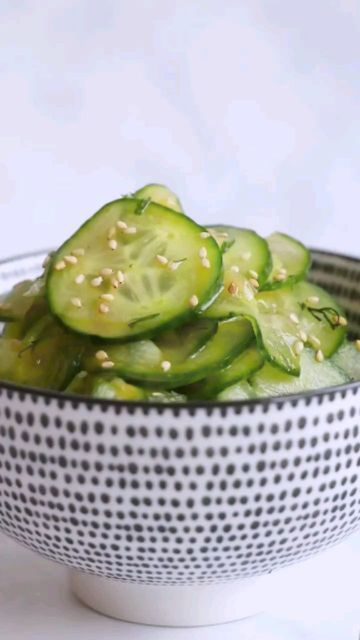 @veganmeal_recipe on Instagram: ""GET The Complete Plant Based Cookbook - Over 200+ Delicious Vegan Recipes Including 30-day Meal Plans" =>> LINK IN BIO 🔗 @veganmeal_recipe

1️⃣ or 2️⃣? Which #recipe would you try?👇

By @Thetastyk

1️⃣ Looking for a quick + delicious snack? This CUCUMBER SESAME SALAD 🥒 may be the answer to your dreams 🥢✨ #vegan
—•—•🇬🇧•—•—
1 large cucumber, thinly sliced
1/4 tsp salt
3 Tbsp (45ml) rice vinegar
1 Tbsp (15ml) sesame oil
1 Tbsp (15ml) soy sauce
1 tsp maple syrup (or sugar)
1 tsp toasted sesame seeds
—•—Method—•—
1. Slice the cucumber with a mandolin or a knife very thinly. Place in a sieve over a bowl and sprinkle the salt on top. Let sit for 5 minutes, then gently squeeze out any excess water with your hands.
2. In a bowl, combine the remaining ingredie Sesame Salad, Healthy Plan, Plant Based Cookbook, Cucumber Recipes, Vegan Healthy, Toasted Sesame Seeds, Cucumber Salad, Delicious Vegan Recipes, Sesame Oil