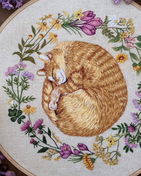 Diy Easy Embroidery, Cat Embroidery Design, 강아지 그림, Handmade Embroidery Designs, Embroidery Stitches Tutorial, Hand Embroidery Projects, Thread Painting, Cute Embroidery, Sewing Embroidery Designs