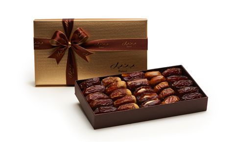 When we talk about Bateel dates in dubai is on top of the list. here sweets are traditional and some thing to celebrate. so that's why no compromise on sweets (Bateel dates) on quality.. so a perfect sweet need a perfect box to deliver to customers and should be hygienic. for quality of box and eye catching design visit our official website http://www.giftboxes.ae Date Recipes Desserts, Eid Boxes, Smart Packaging, Donut Box, Date Recipes, Graphic Design Packaging, Sweets Recipes, Corporate Gifts, In Dubai