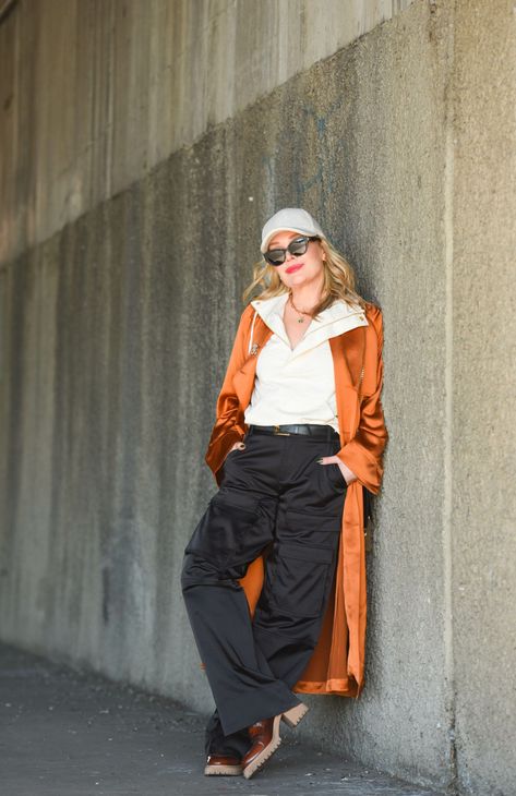 Cargo Pants Winter, Style Causal, Hoodie Street Style, Satin Duster, Trendy Winter Fashion, Winter Outfits Aesthetic, Blogger Street Style, Chic Winter Outfits, Causal Outfits