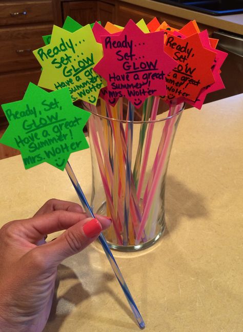 End of School gift! Glow stick bracelets! So easy & cute!  Ready, Set, GLOW! Have a great Summer! Glow Stick Favors, Glow Stick Ideas, Concert Gift Ideas, Glow Stick, Glow Stick Crafts, Concert Gift, Student Gift Tags, Glow Bracelets, Pen Toppers