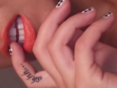 shhhh...  love that tattoo :) Shh Tattoo Finger, Shh Finger Tattoo, Shhh Tattoo, Tats Ideas, Themed Tattoos, Tattoo Finger, Finger Tats, Henna Ideas, Finger Tattoo