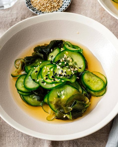 Sunomono Japanese Cucumber Salad · i am a food blog Sunomono Salad, Japanese Cucumber Salad, Sushi Burger, Japanese Cucumber, Edible Seaweed, Baking Bad, Seasoned Rice Vinegar, Japanese Recipes, Vegan Inspiration