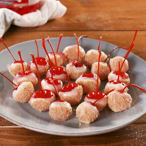 Cherry Cheesecake Bites, Cherry Party, Cheesecake Bites Recipe, Decorações Com Comidas, Boozy Desserts, Cherry Cheesecake, Cherry Recipes, Cheesecake Bites, Party Desserts