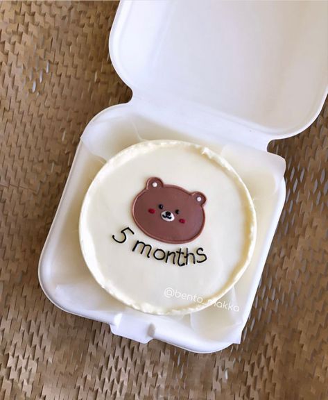 Bento Cake Bear, Baby Cake Design, Iphone Wallpaper Vintage Quotes, Mircoblading Eyebrows, Milestone Cake, Baby Boy Themes, Monthly Baby Pictures, Mini Cakes Birthday, Instagram Emoji