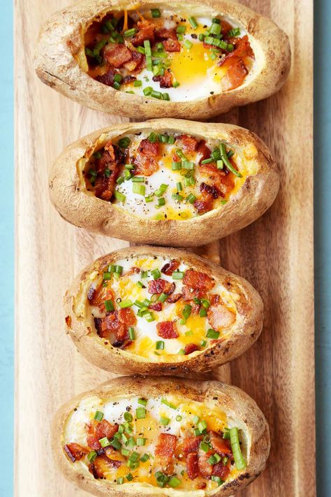 Breakfast Baked Potatoes, Champagne Breakfast, Potato Breakfast Recipes, Menu Sarapan Sehat, Baked Potato Recipes, Breakfast Potatoes, Twice Baked Potatoes, Potato Skins, Baked Potatoes