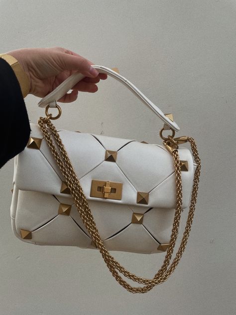 White Valentino Bag 🤍 Valentino Purse, Valentino Bag, Closet Organizer, Luxury Bag, Valentino Bags, Aesthetic Grunge, Hand Bags, Purse, Handbags