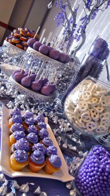 l20 Purple Dessert Tables, Purple Candy Buffet, Diy Wedding Desserts, Purple Desserts, Purple Sweet 16, Lila Party, Sweet 16 Party Decorations, Lavender Cake, Purple Cupcakes