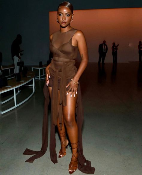 Nude Outfits, Justine Skye, How To Make Brown, Brown Outfit, Looks Black, Dark Skin Women, New Energy, Brown Dress, Brown Skin