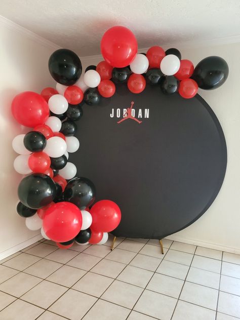 Red White Black Balloon Arch, Black And Red Decorations, Round Balloon Backdrop, Volunteer Fair, Arch Board, Balloon Gate, White Party Theme, Black And White Balloons, Oyster Roast