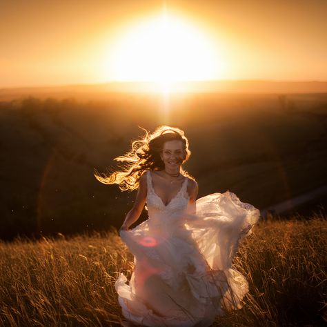 Blowing In The Wind, Shotting Photo, Western Girl, Photography Poses Women, Artistic Photography, Shoot Ideas, Photography Inspo, Senior Photos, Beautiful Photography