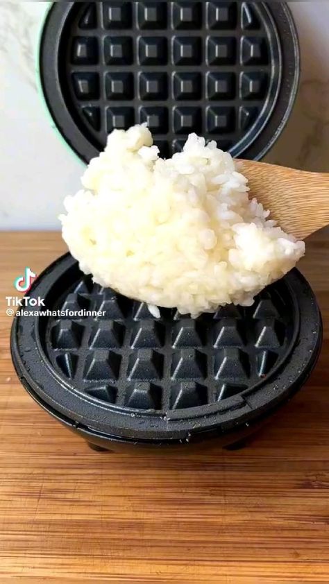 Waffle Maker Recipes, Plats Healthy, Crispy Rice, Sweet Snacks Recipes, Beach Hacks, Sushi Rice, Delicious Snacks Recipes, Food Recepie, Fun Baking Recipes