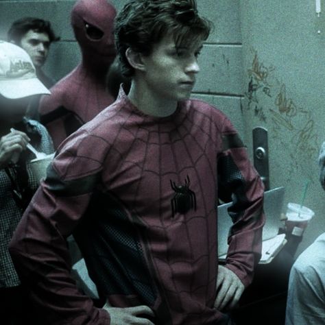 Spiderman Pfp Tom Holland, Tom Holland Icons, Spiderman Christmas, Peter Spiderman, Spider Men, Tom Holland Peter Parker, Tom Holland Spiderman, Man Icon, Men's Toms