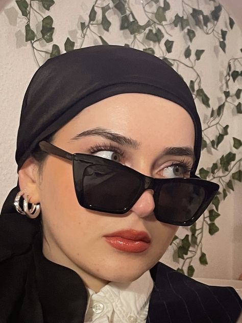 #hijab #hijabinspiration #hijabstyle #hijabfashion #hijabdaily #hijabcasual #sunglasses #selfie Selfie With Sunglasses, Hijab Ideas With Glasses, How To Style Hijab With Glasses, Hijabi Sunglasses, Hijab With Sunglasses Outfit, Sunglass With Hijab, Sunglasses Selfie, Hijab Selfie, Selfie Pose