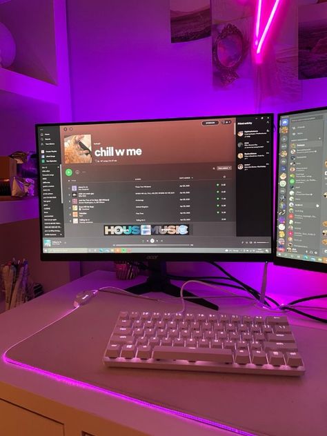 Desktop Pc Setup, Desk Set Up Gaming, Anime Pc Setup, Gaming Set Up Aesthetic, Pc Set Up, Cute Pc Setup, Streamer Aesthetic, Keyboard Setup, Desktop Ideas