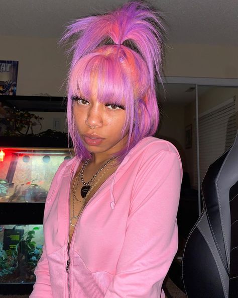 Purple Hair Black Women, Pink Hair Black Women, Purple Natural Hair, Purple And Pink Hair, Bold Hairstyles, Black Alternative, Dyed Natural Hair, Pretty Hair Color, Dope Hairstyles