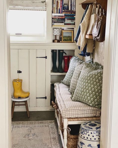 Light And Airy Entryway, Tiny Mudroom Ideas Entryway, Cluttered Cottage, Vestibule Entrance, Cottage Hallway, Cottage Entryway, Cottage Details, Tiny Farmhouse, Country Cottage Interiors