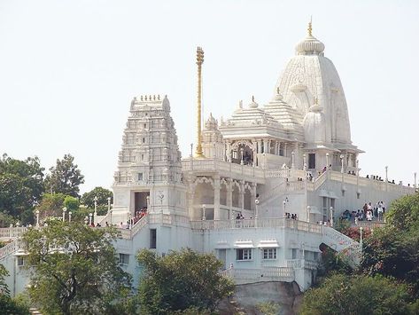 London Tourist Attractions, Jain Temple, London Attractions, States Of India, Indian Architecture, Historical Monuments, Hindu Temple, Tourist Places, Udaipur