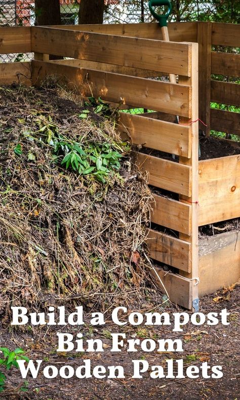 Easy Compost Bin, Build Compost Bin, Homemade Compost Bin, Wooden Compost Bin, Diy Compost Bin, Compost Bin Pallet, Making A Compost Bin, Compost Bin Diy, Diy Compost