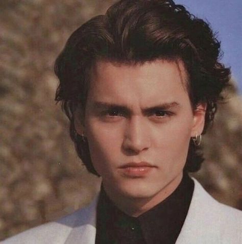 90s Hair Men Long, Male 90s Hairstyles, Johnny Depp Medium Hair, Johnny Deep 90, Johnny Depp Buzzcut, Johnny Deep 90's, Early 2000s Hairstyles Men, 90s Hairstyles Men Long, Johny Depp 90's