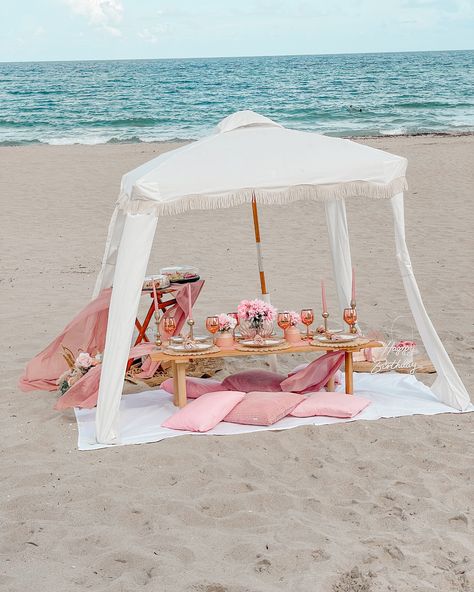 Simple moments, beautiful views, and good company—all you need to celebrate 🎂 your next birthday 💕✨. #paradisepicnics #picnic #picnicparty #picnics #eventplanner #picnicdate #outdoorparty #picnicday #demure #explore #picnics #palmbeach #september #birthday #thingstodoinpalmbeach #birthdaypicnic Happy Anniversary Gifts, Picnic Planning, Romantic Picnic, Luxury Picnic, Beach Shade, Picnic Inspiration, Picnic Decorations, Escape The Ordinary, Company Picnic