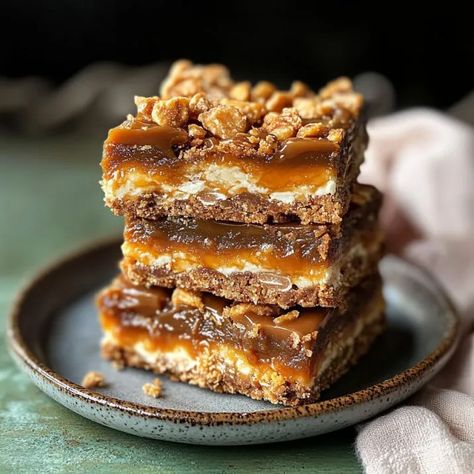 Butterfinger Bars Recipe, Butterfinger Candy, Crunch Bars, Caramel Crunch, Crunch Bar, Xmas Food, Candy Cookies, Brownie Bar, Quick Desserts