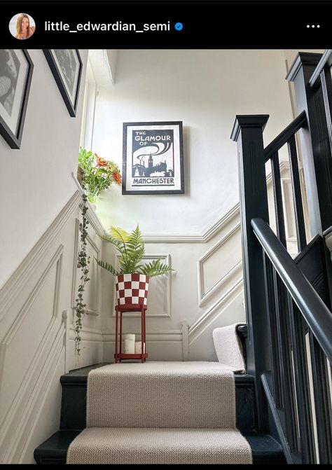 Bannister Ideas Painted, Black Woodwork, Staircase Banister Ideas, Farrow And Ball Railings, Edwardian Hallway, Victorian Stairs, Panelled Walls, Hall Tiles, Stair Paneling