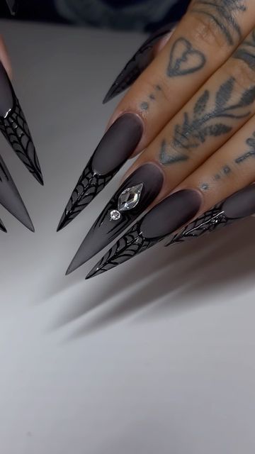 Goth Fall Nails, Goth Acrylic Nails, Gothic Nail Designs, Nails Horror, Acrylic Nails Stiletto, Stilleto Nails Designs, Horror Nails, Nail Designs Ideas, Witch Nails