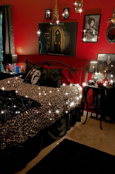 Fashion Room Ideas Bedroom, Leopard Print Bedroom Aesthetic, Red And Leopard Print Room, Lepord Print Room Aesthetic, 2010 Room Aesthetic, Red Bedding Aesthetic, Dark Red Bedroom Ideas, Red And Cheetah Bedroom, Leopard Room Ideas Bedrooms