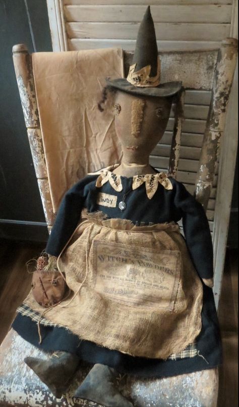 Primitive Fall Crafts, Witch Dolls, Primitive Doll Patterns, Raggedy Doll, Handcrafted Dolls, Fall Sewing, Primitive Fall, Primitive Halloween, Folk Art Dolls