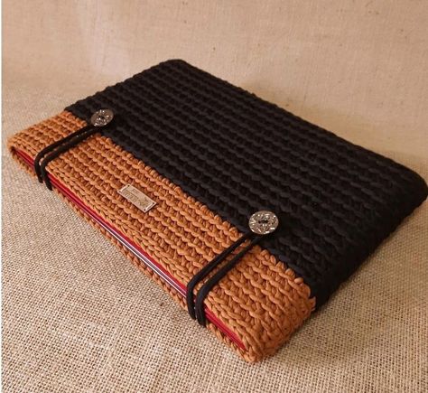 Laptop Cover Ideas, Crochet Laptop Cover, Crochet Ipad Cover, Baby Crochet Hats, Extended Single Crochet, Crochet Ipad Case, Crochet Laptop Sleeve, Crochet Laptop Case, Tas Laptop