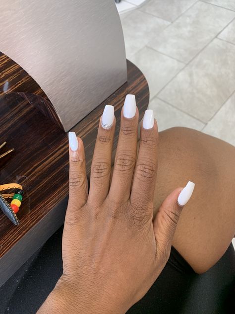 White Nails With Gems Rhinestones, White Nails With Jewels, White Rhinestone Nails, White Nails With Rhinestones, Ring Finger Design, Mani Pedi Combos, Nails With Bling, Nails Baddie, White Coffin Nails