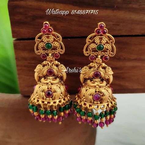 Traditional Antique Wedding Jhumka ~ South India Jewels Gold Chine, Jhumka Design, Antique Jhumka, Temple Jewellery Earrings, Jhumka Designs, Bridal Jewelry Sets Brides, Gold Jhumka Earrings, Gold Jewelry Outfits, New Gold Jewellery Designs