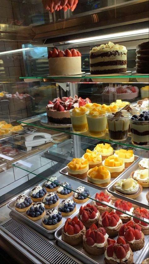 Patisserie Fine, Italian Bakery, Selling On Amazon, Bakery Ideas, Dessert Shop, Pastry Shop, Bakery Cafe, Cute Desserts, Cake Shop