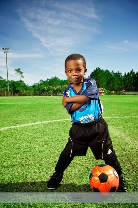 Youth Soccer Pictures, Soccer Picture Ideas, Soccer Portraits, Soccer Photography Poses, Soccer Team Pictures, Soccer Team Photos, Personal Training Marketing, Soccer Photo, Soccer Poses