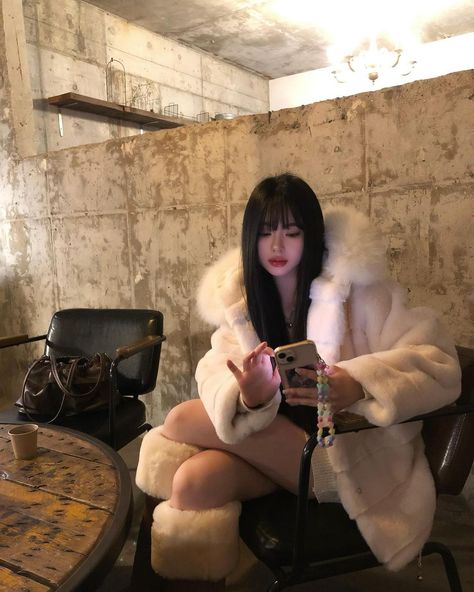 Rich Korean Outfit, Rich Korean Aesthetic, Rich Asian Outfit, Rich Asians Aesthetic, Asian Winter Outfits, Outfit Inspo Asian, Rich Asian Aesthetic, Korean Fits, Elegant Outfit Classy