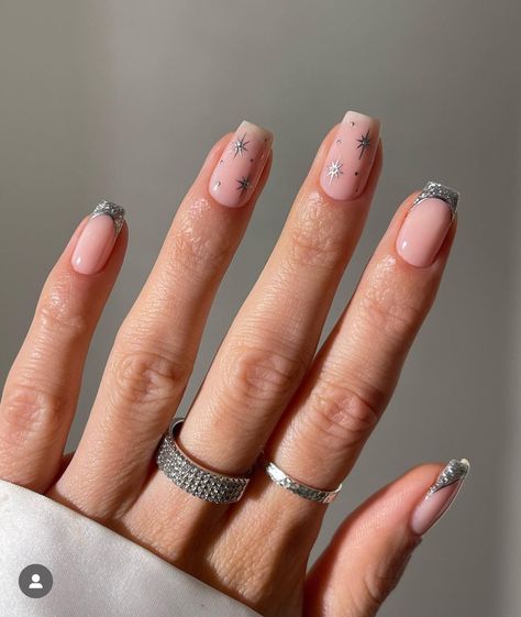 Acrylic Nail Inspiration, Festive Christmas Nails, New Year Nail, Women Nail Art, Nail Art Simple, Fashion Nail Art, New Years Nail Designs, Christmas Tree Nails, Winter Manicure