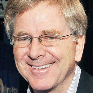 Here's How Rick Steves Scares Off Pickpockets Abroad Traveling Around The World, Rick Steves, Travel Movies, Women Lifestyle, Travel Around The World, Travel Around, Places To Go, Travel Tips, Around The World