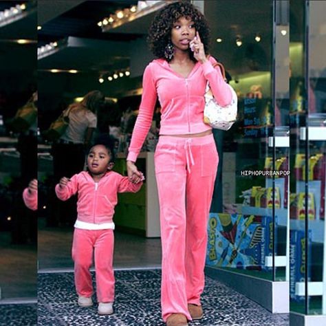 Brandy Outfits, Juicy Couture Track Suit, Juicy Tracksuit, Spirit Week Outfits, Mcbling Fashion, Juicy Couture Tracksuit, 2000s Outfit, Early 2000s Fashion, 2000s Outfits