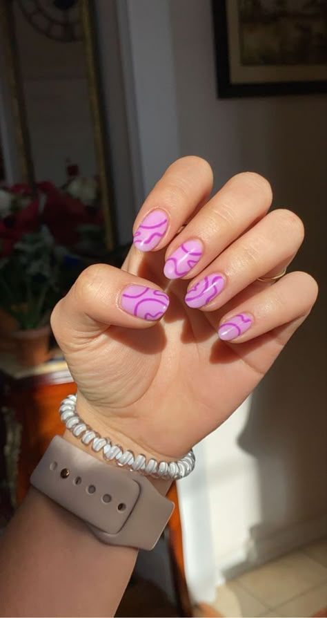 Swirly Nail Designs Purple, Almond Nails Designs Swirls, Groovy Purple Nails, Summer Nails With Lines, Wavy Nail Art Short Nails, Purple And Pink Nail Art, Swirl Pattern Nails, Bright Swirl Nails, Swirly Nails Short