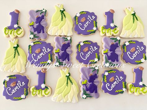 Princess And Frog Cookies, Princess And The Frog Cookies Decorated, Tiana Cookies, Princess And The Frog Cookies, Tiana Party, Princess Tiana Party, Frog Ideas, Princess Tiana Birthday Party, Tiana Birthday Party